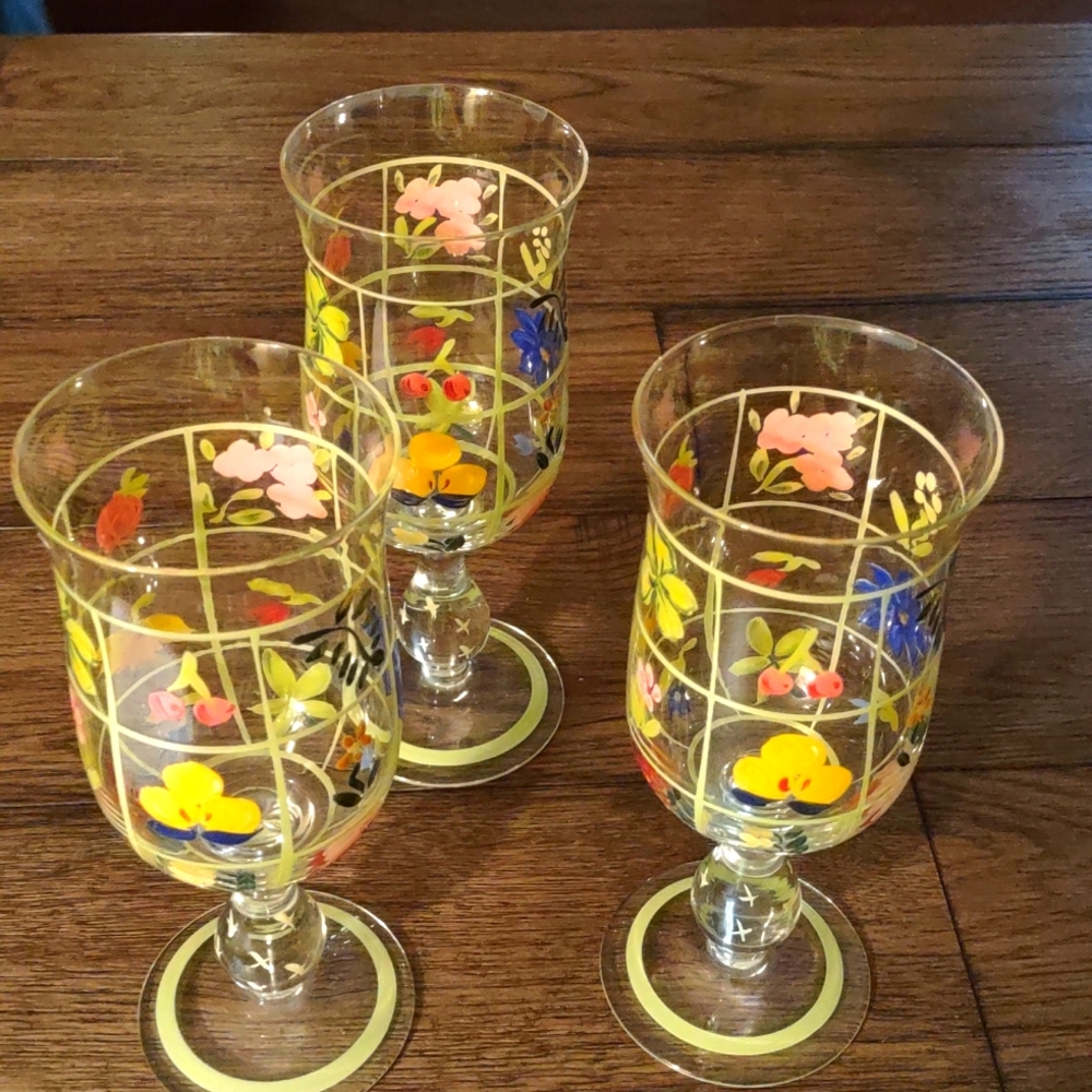 Glasses hand painted spring stemmed flower glasses pre-owned no nicks or cracks